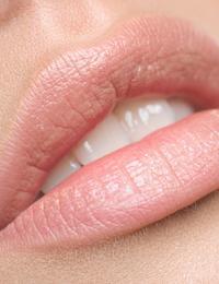 Dauerhafte Lippenvergrößerung ohne OP mittels Hyaluronsäure oder Eigenfett München
